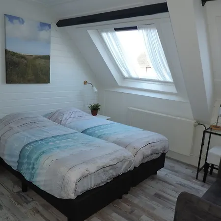 Dichtbijzee Hotell 3*