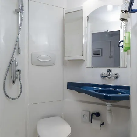 Hotell Dichtbijzee 3*