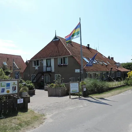 Hotell Dichtbijzee Oosterend (Terschelling)