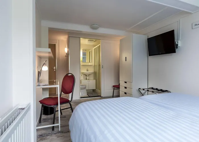 Dichtbijzee Hotel 3*