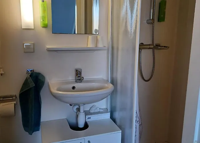 מלון Dichtbijzee 3*