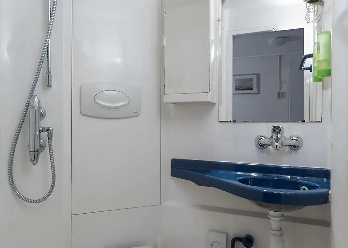 מלון Dichtbijzee 3*