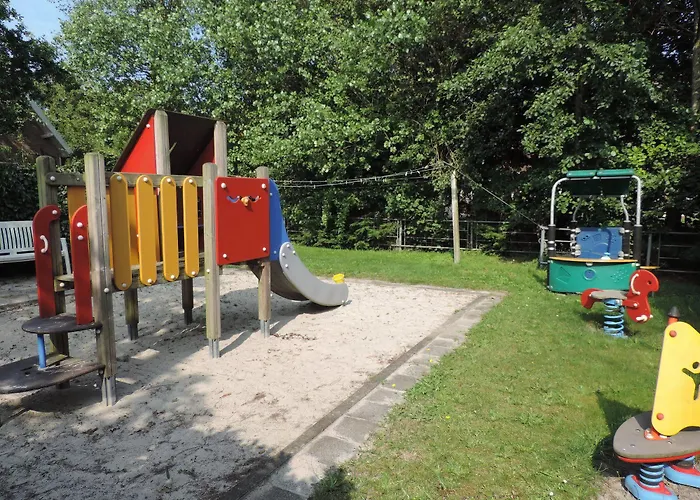 Dichtbijzee מלון